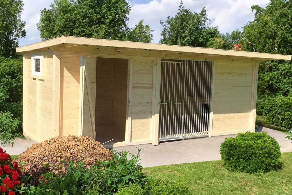 Hundezwinger mit Gerätehaus